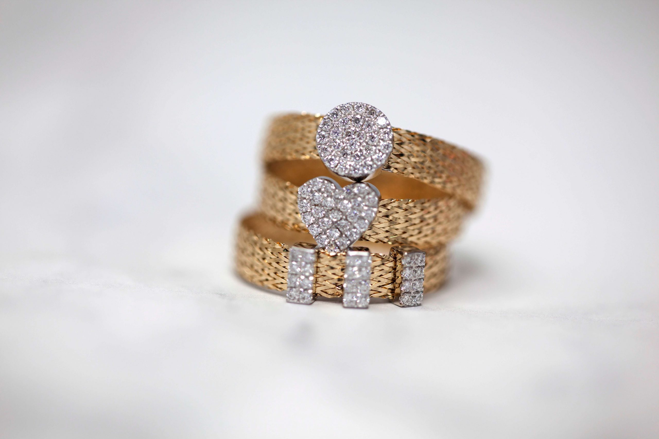 Scegliere set di anelli di diamanti perfetti da abbinare